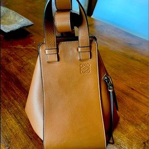 Loewe Flexible, collapsible and expandable hammock bag.